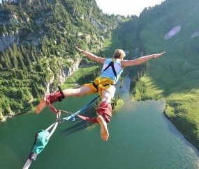 开云体育2026-戈贝尔的无声指挥棒，当凯尔特人遇上黄蜂，节奏如何被重新定义？