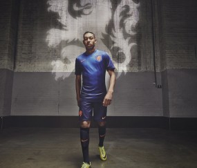 开云官网2026-布克斩马刺，当独行侠的利刃刺穿团队篮球的铠甲