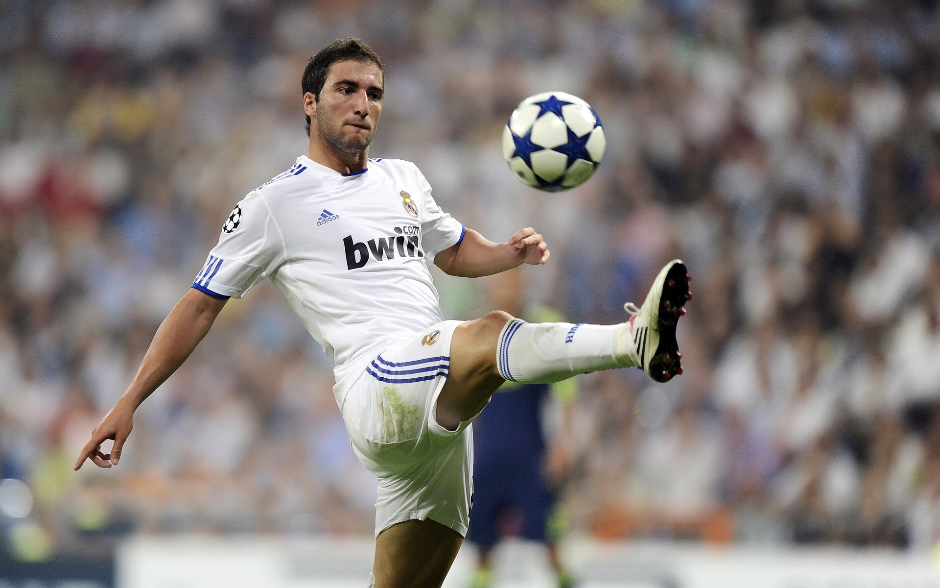 萨卡奥运前夜接管曼城,当足球成为流亡者的故乡