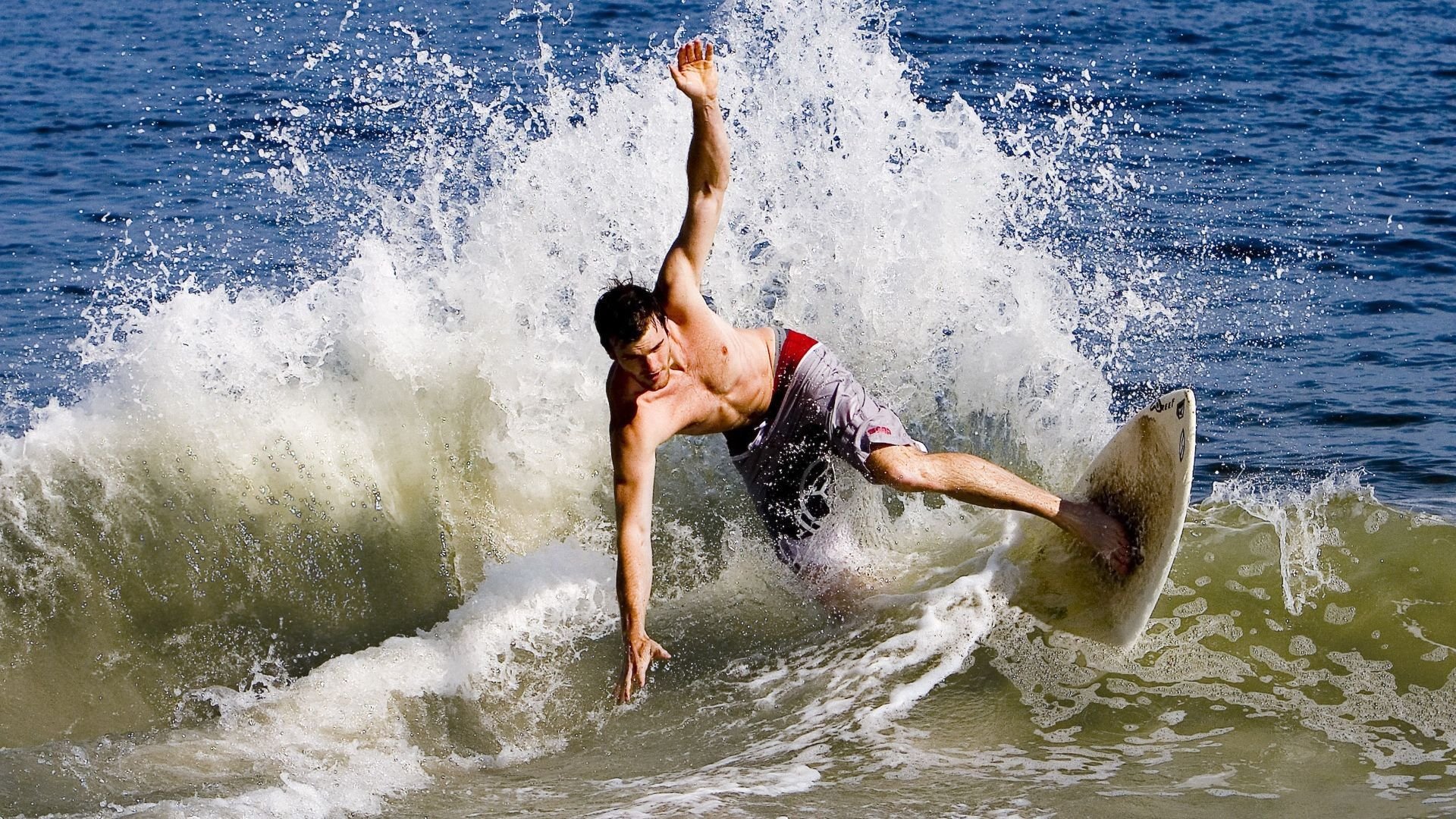 斯通斯点燃赛场，荷兰击溃英格兰背后的战术革命与足球哲学转向
